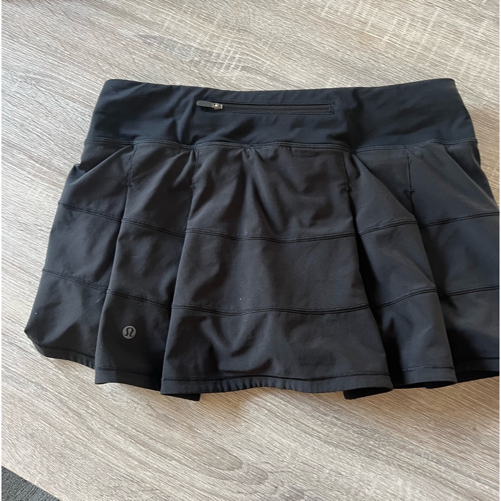 Lululemon athletic skirt. Washed, but never wore it. Zipper pocket in back.